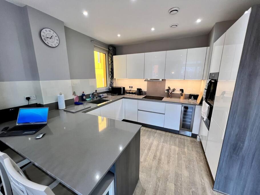 Luxury 5* Penthouse Greenwich Sleep 9 With Parking Apartament